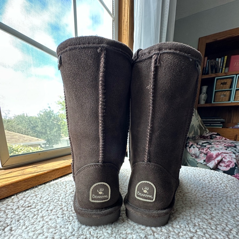 Bear Paw Emma Short Chocolate Brown size 7 like new
